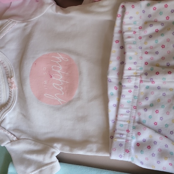 Carter's Bundle Of Baby Girl Outfits - Picture 4 of 4